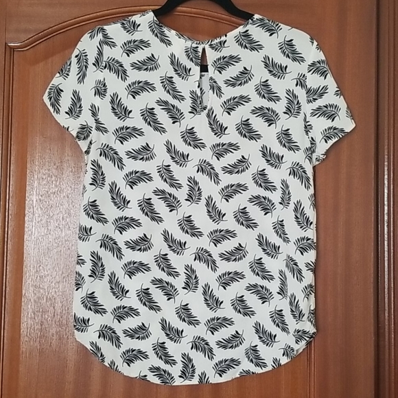 H&M Floral Short Sleeve Blouse - Picture 3 of 5